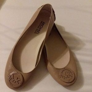 NWOT Michael Kors flats size 7